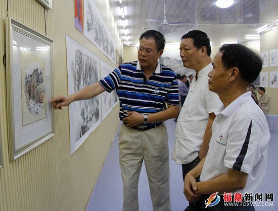 喜迎十八大 “山高水長”七友國畫作品展在文化館開幕