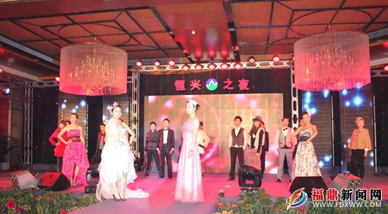 2012團拜會模特表演——《炫色青春》.jpg
