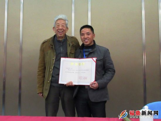 省教育系統關工委主任郭榮輝（原教育廳廳長）為我校頒獎.JPG