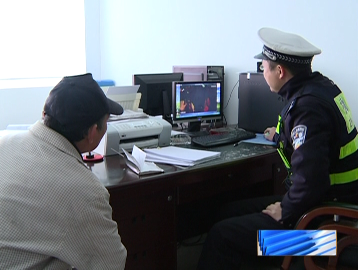 交警查違規三輪車遭辱罵三十分鐘