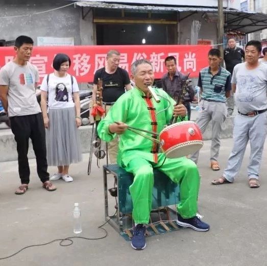 高手在民間！宣傳移風(fēng)易俗，一個人的樂隊也很精彩！