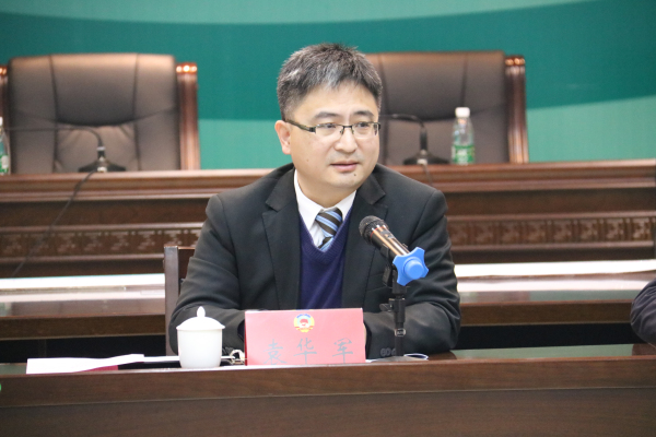 袁華軍與政協(xié)委員討論《政府工作報告》