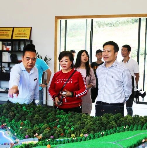 臺灣中國生產黨主席盧月香來鼎考察，兩岸同胞聚首共話合作