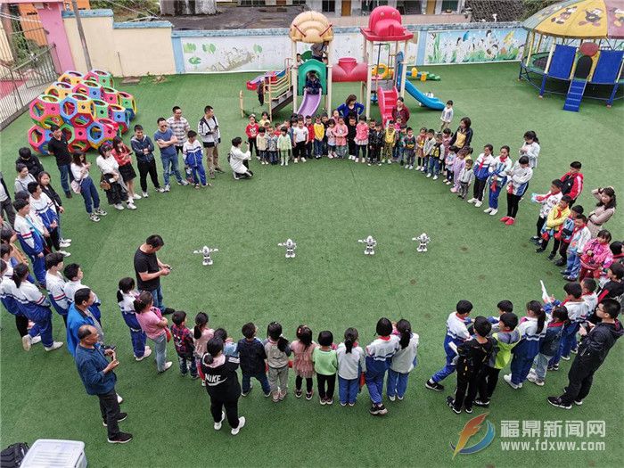 市青少年宮到疊石鄉開展關愛留守兒童微心愿活動