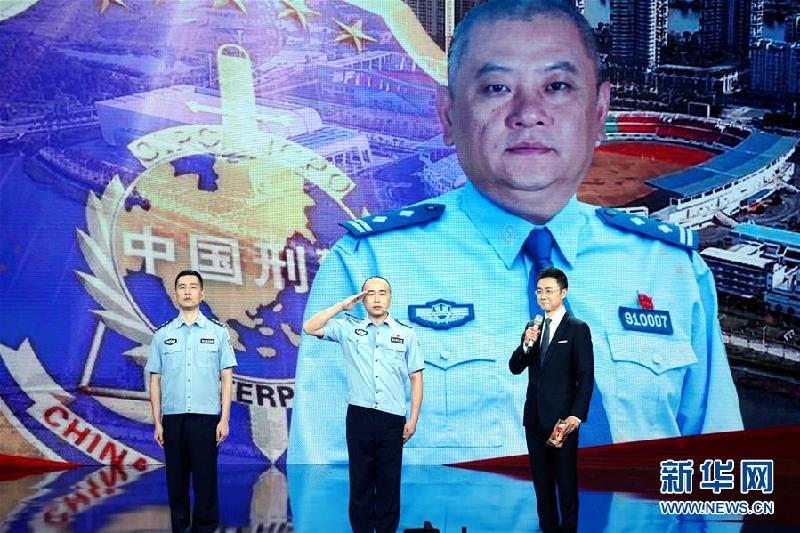 中宣部追授楊春“時代楷?！狈Q號