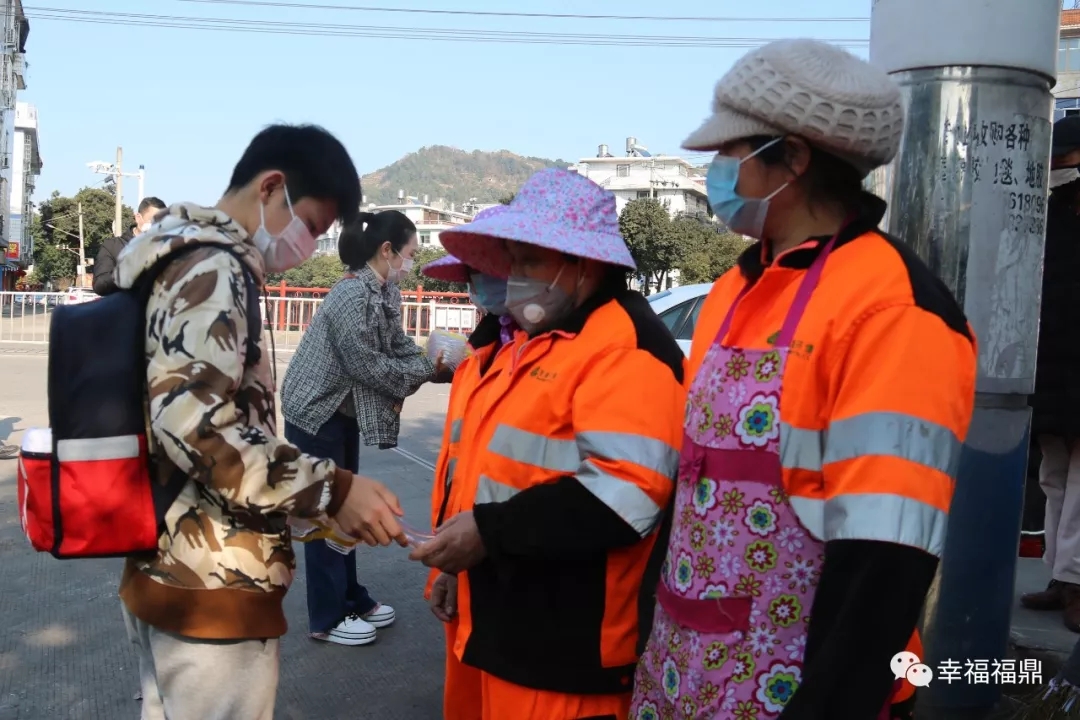 我市2學生捐1.8萬元壓歲錢， 買防疫用品贈一線工作人員