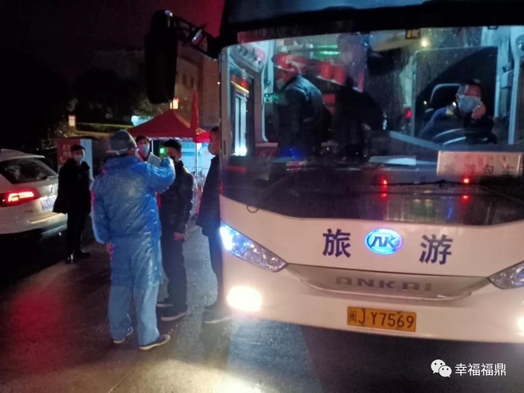 包車接送返工人員 ，福鼎全力保障重點項目順利復工