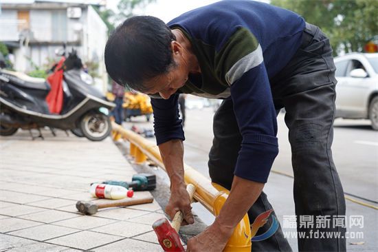 桐山：增設道路防護欄 為創城助力