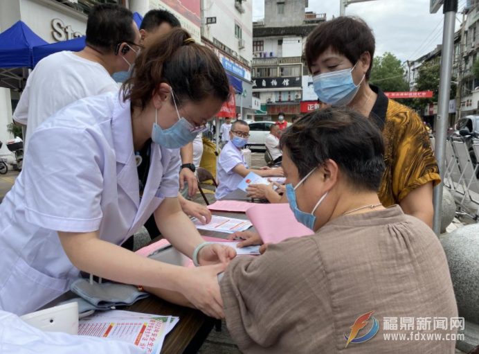 市衛(wèi)健局：喜迎二十大，“安全生產(chǎn)月”在行動(dòng)
