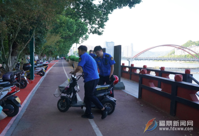 市城市管理局：增設(shè)停車位 讓非機動車停放更“到位”