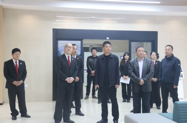 林青到市法院、市檢察院走訪調研