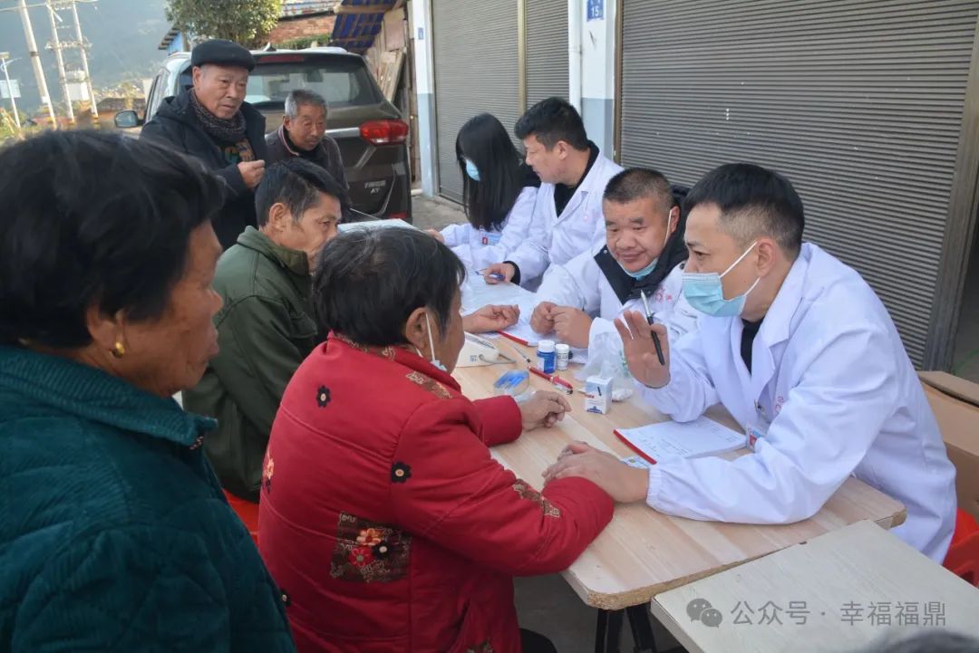 “微診室”送醫(yī)入村！冬日暖心